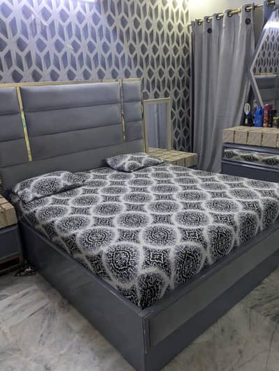deco bed set with wodrobe dressing and side table