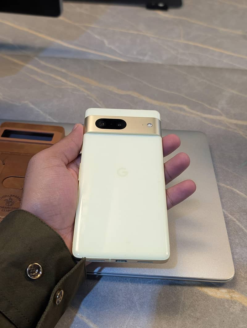 Google Pixel 7 4