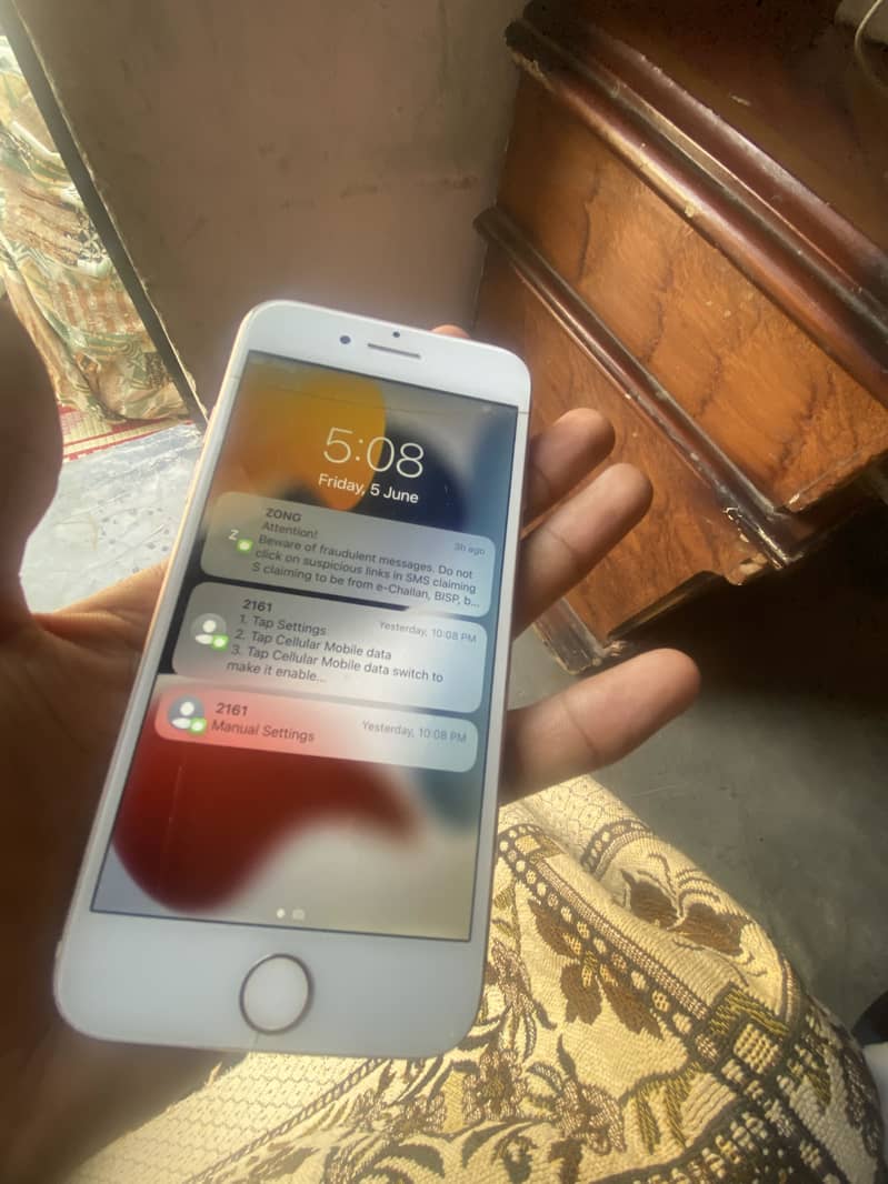 Apple iPhone 7 0