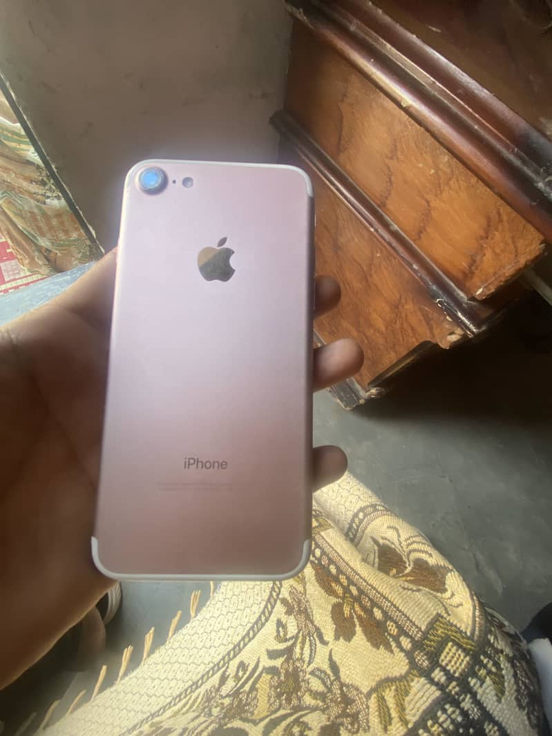 Apple iPhone 7 1