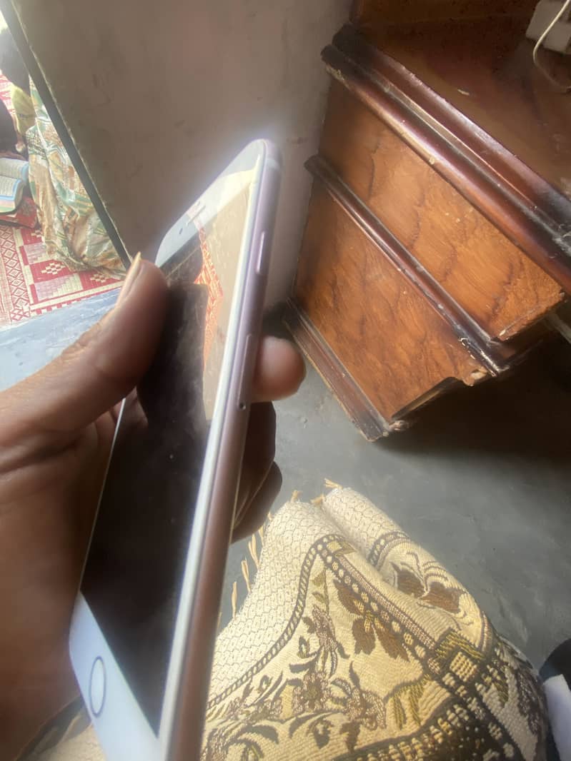 Apple iPhone 7 3