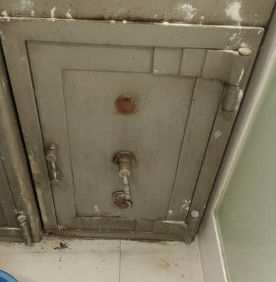 Locker for sale