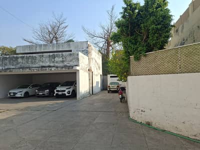 Old Modern Design 6 Kanal House Available for Sale in Model Town Block C