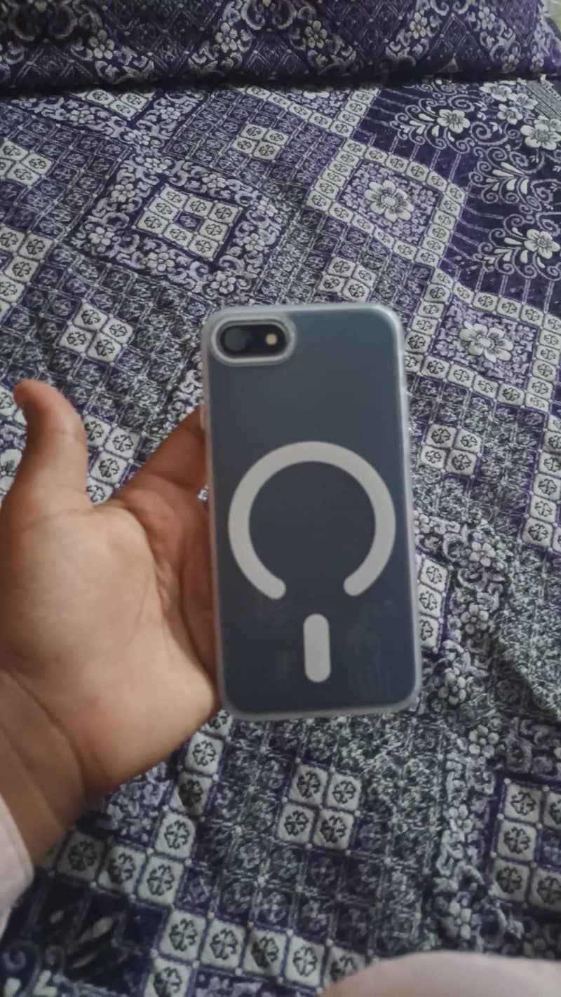 Apple iPhone 7 0