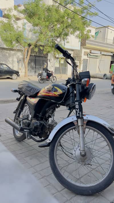 CD 70 1988 model petrol average VIP