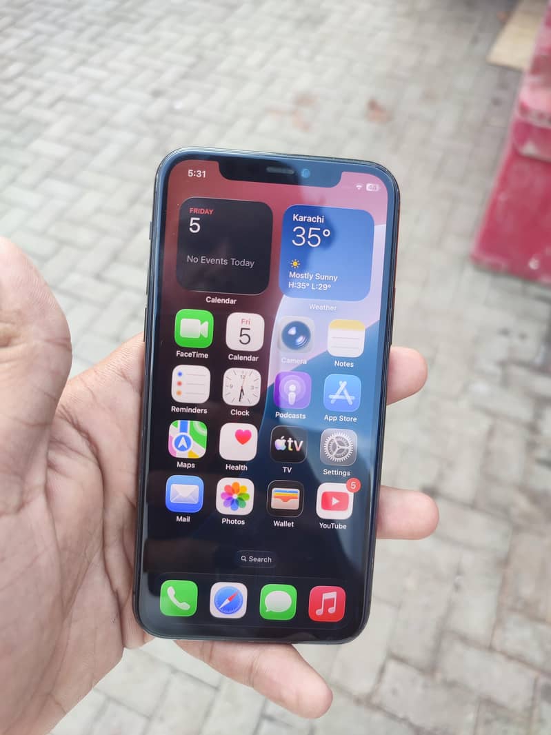iPhone 11 Pro 1