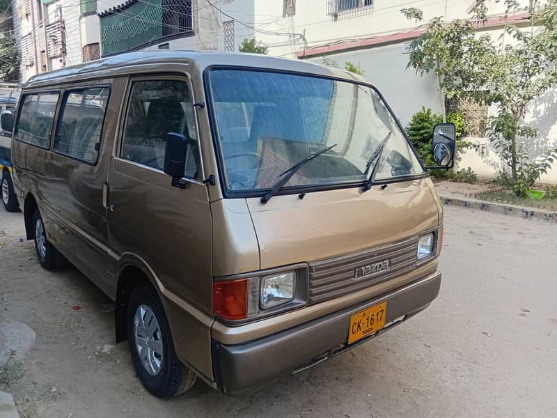 Mazda E200 2