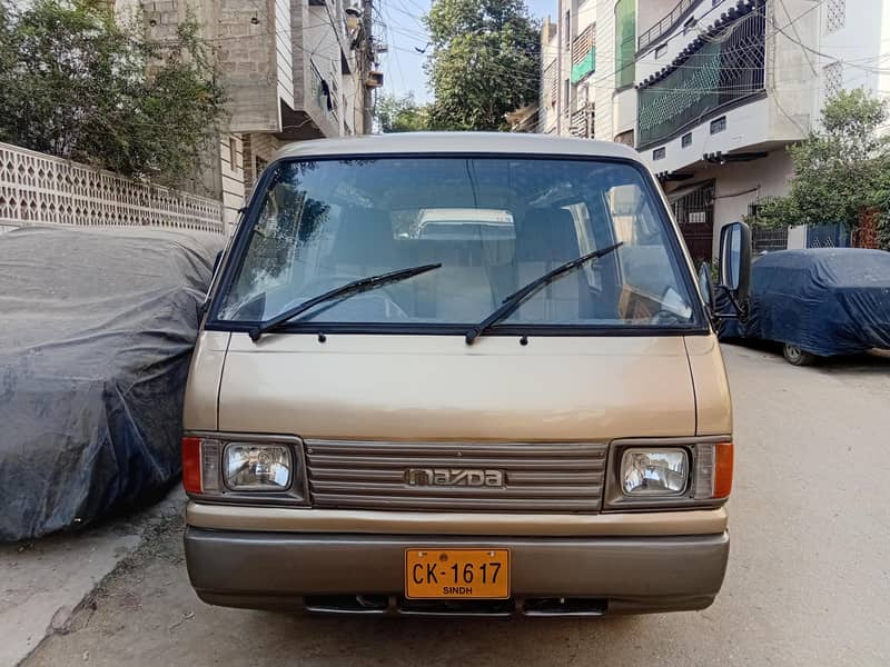 Mazda E200 3