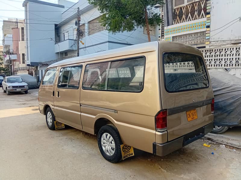 Mazda E200 6