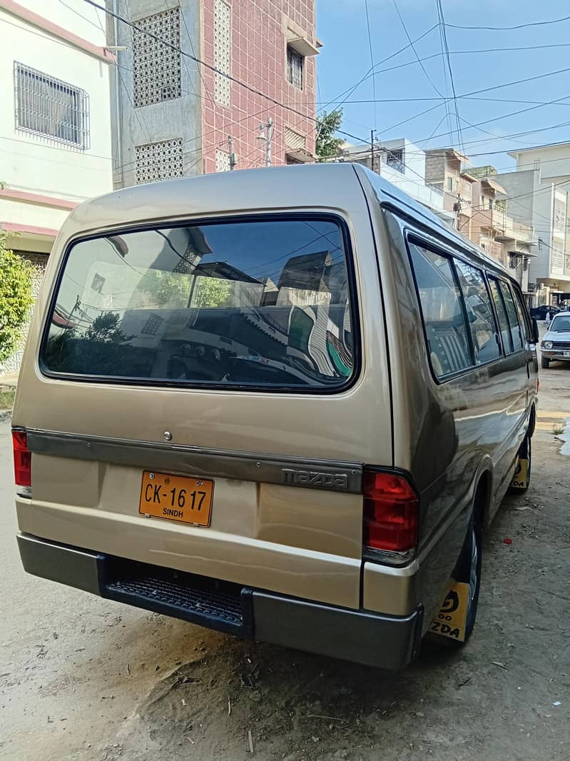 Mazda E200 8