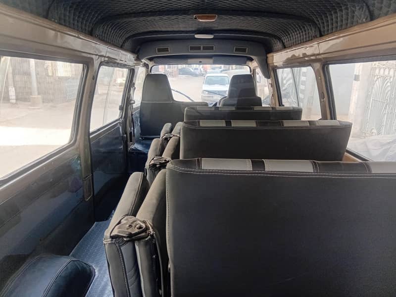 Mazda E200 16