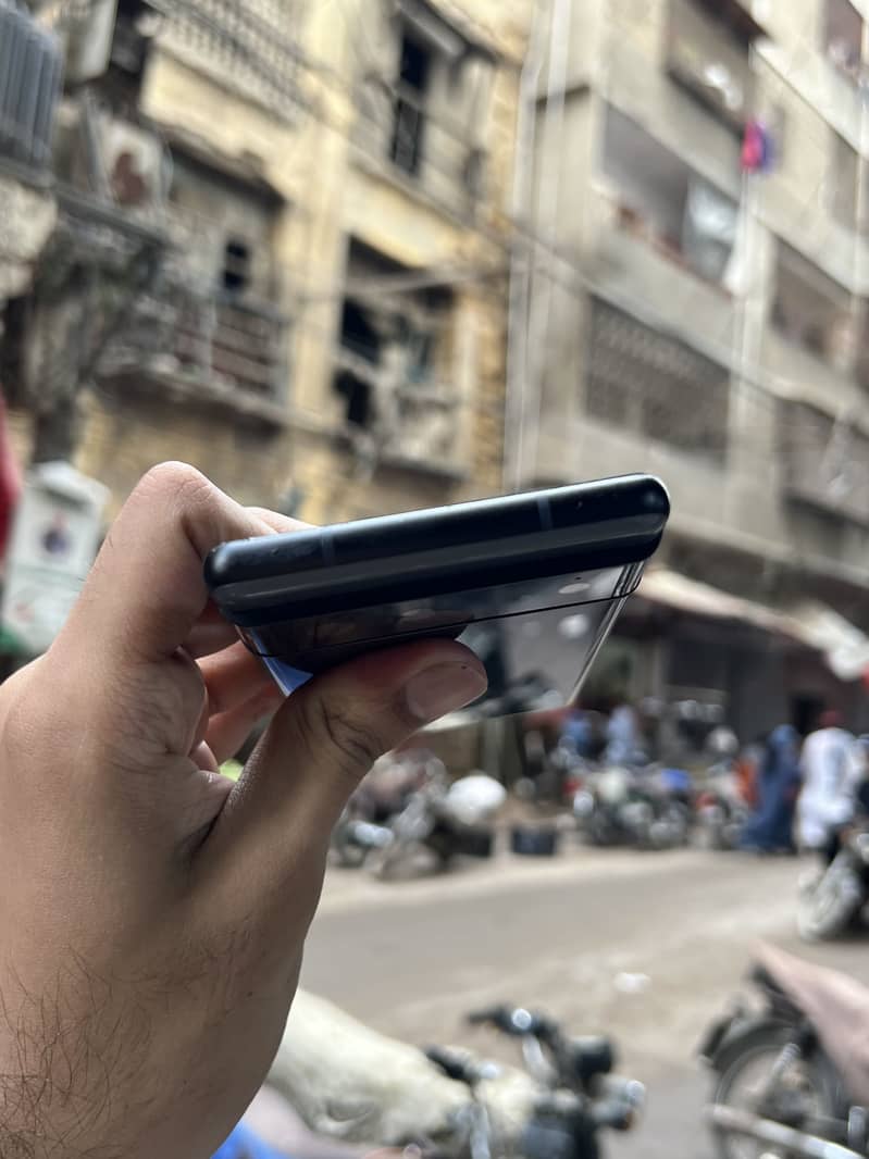 Google Pixel 6 4