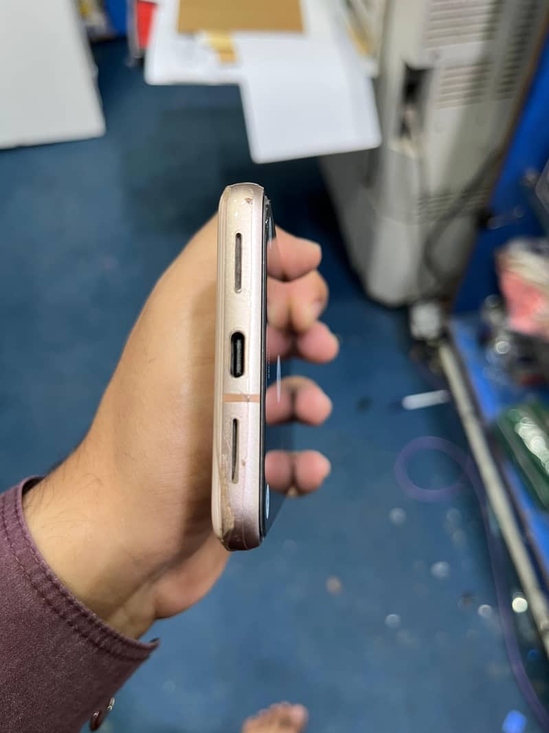Google Pixel 8 4