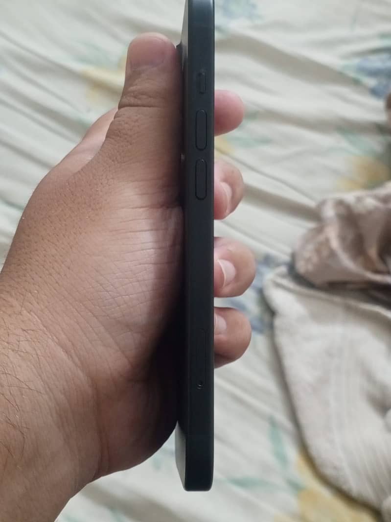 Apple iPhone 15 4