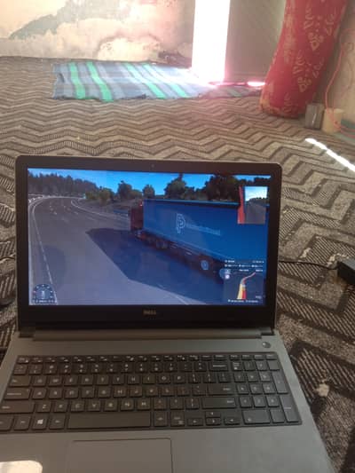 Dell core I7 5th 8gb 128 ssd 4gb invidia card