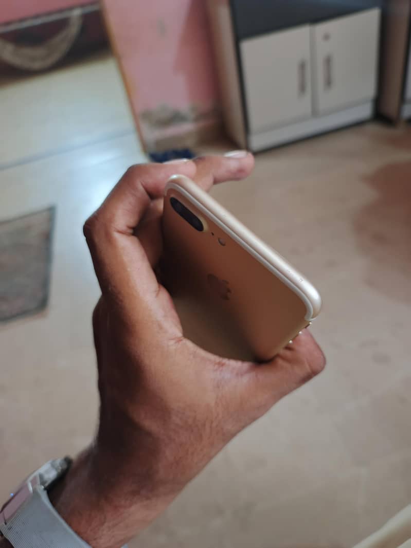 Apple iPhone 7 Plus 3