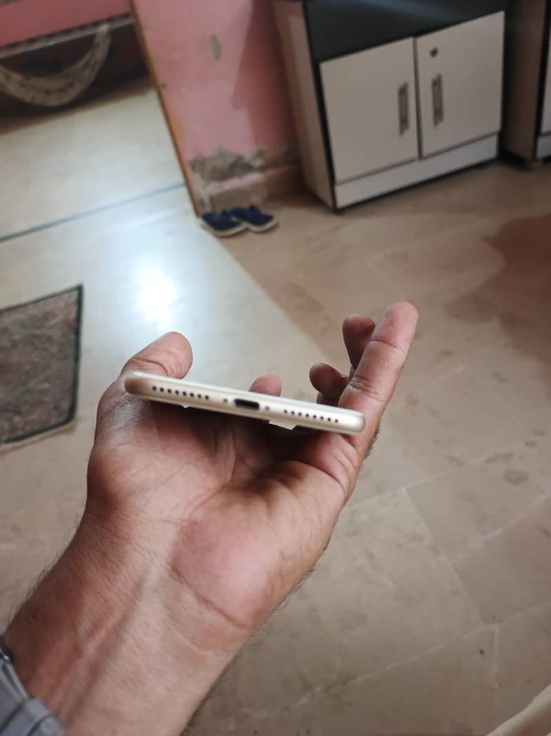 Apple iPhone 7 Plus 6