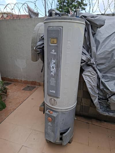 used and workimg 35 gallon geyzer