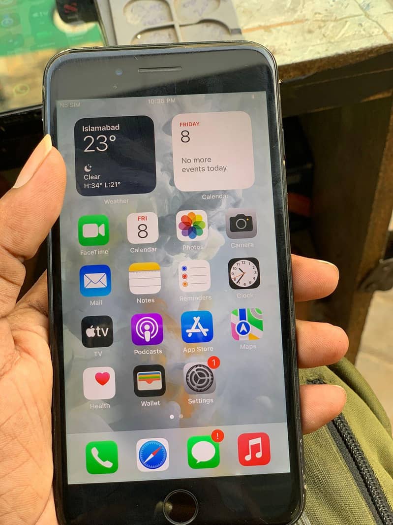 Apple iPhone 7 Plus 1