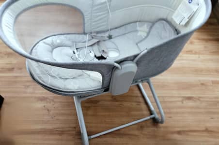 Mastela Baby Electric Deluxe 4 - 1  Baby Swing