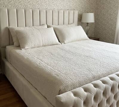 King Size Bed | Vertical Panel Headboard & Chesterfield Footboard