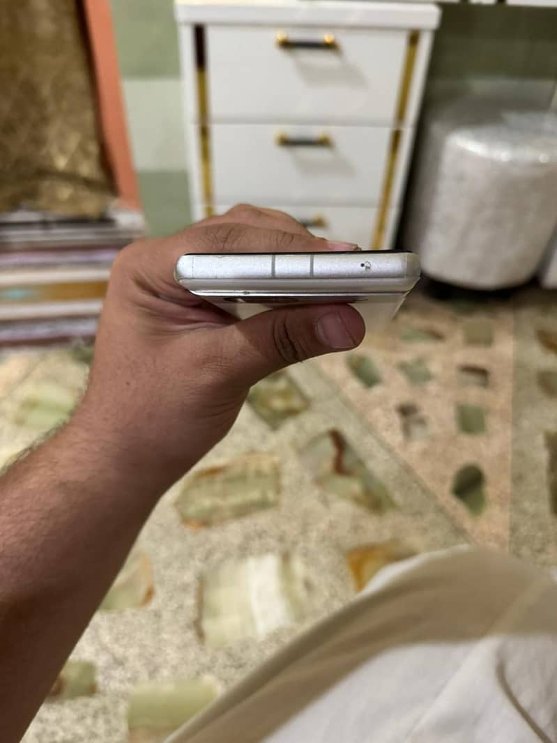 Google Pixel 7a 5