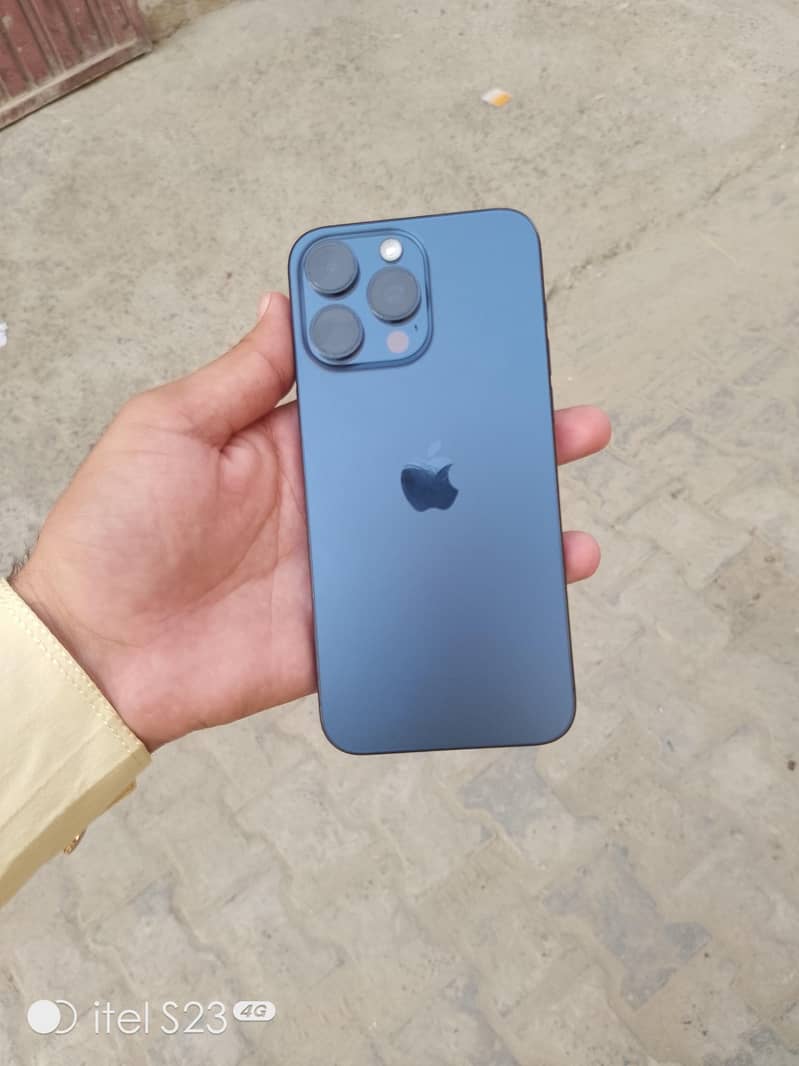 Apple iPhone 15 Pro Max 0