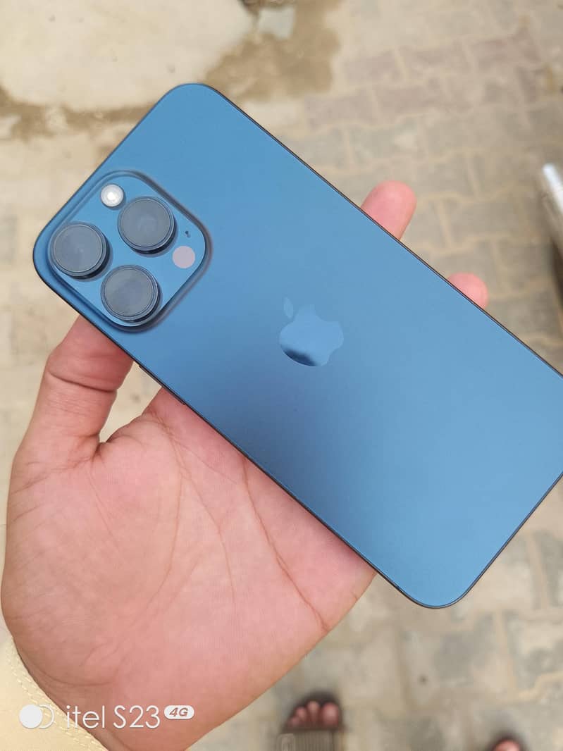 Apple iPhone 15 Pro Max 2