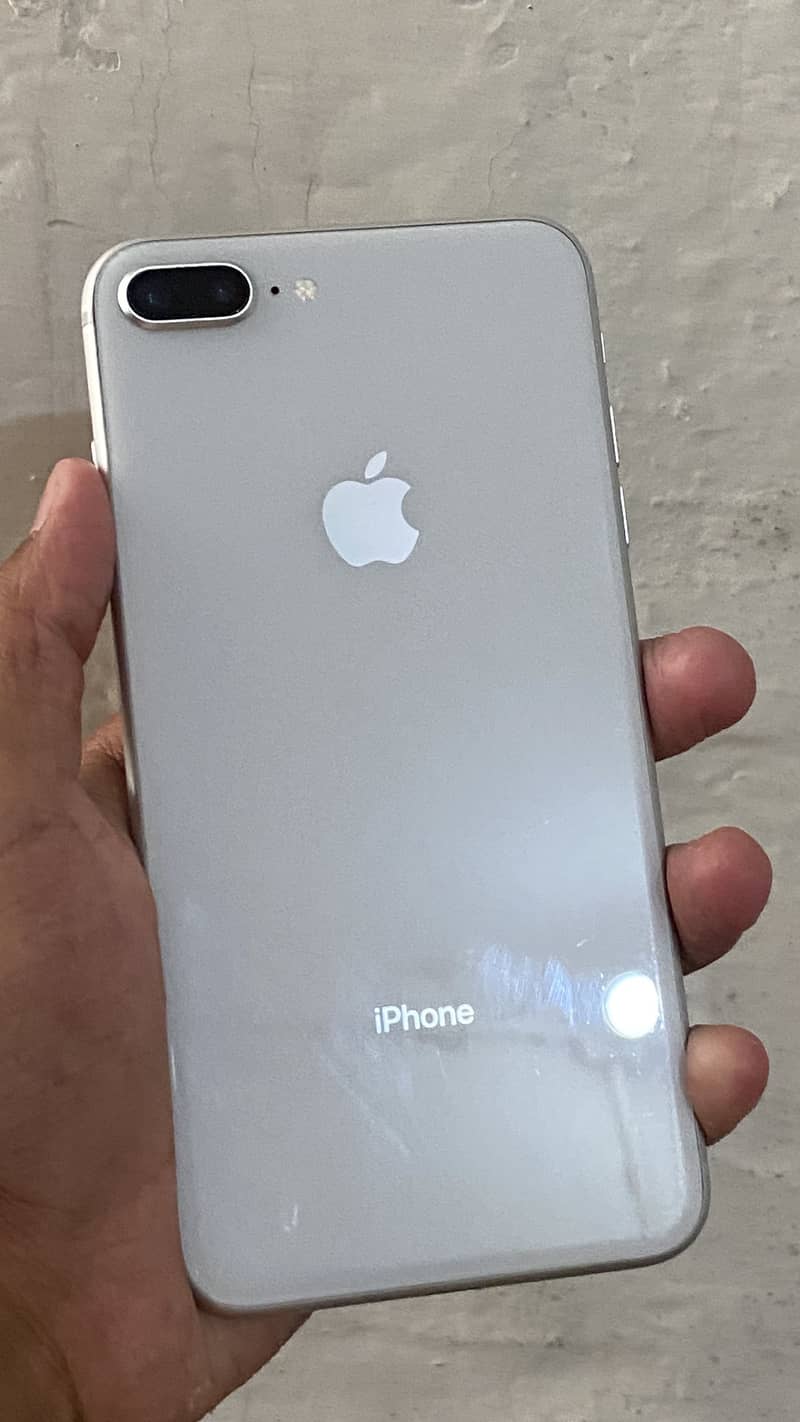 Apple iPhone 8 Plus 0