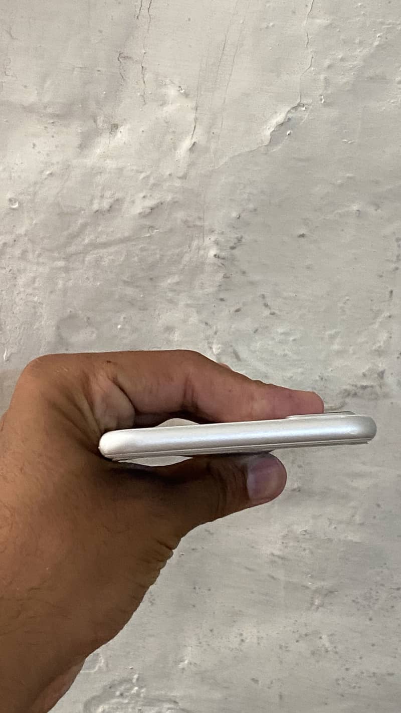 Apple iPhone 8 Plus 4