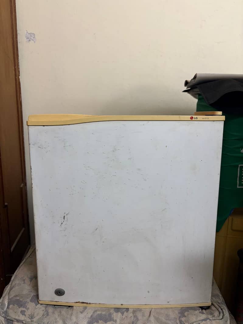 Mini Fridge 1