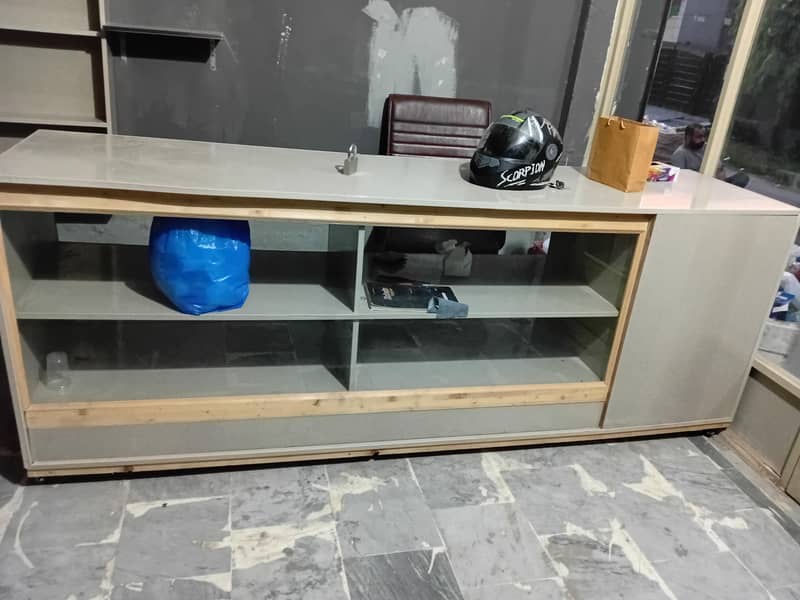 Reception counter 1