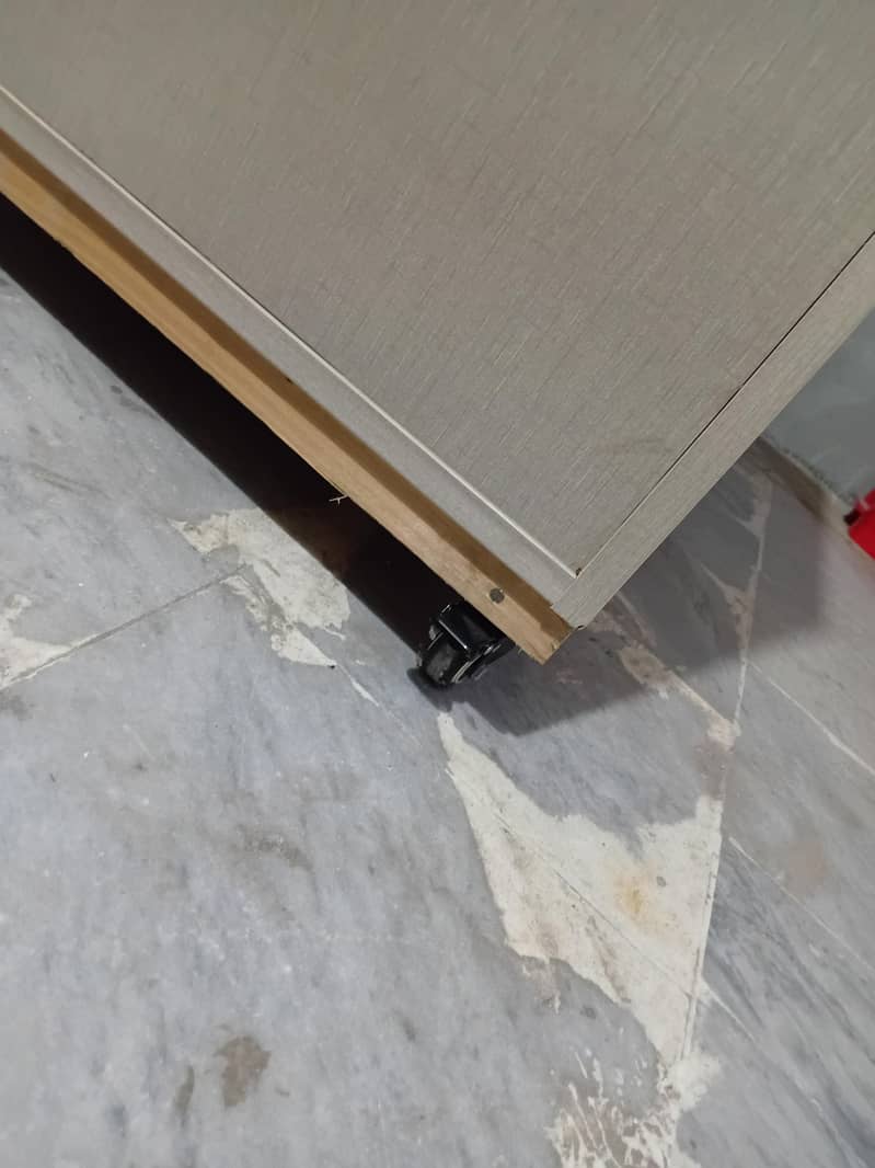 Reception counter 6