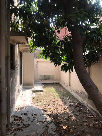 9 marla plot for sale