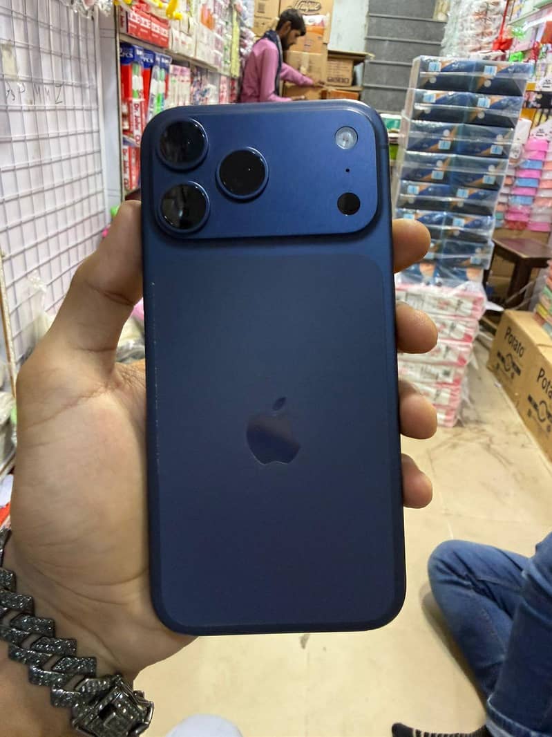 Apple iPhone 17 Pro Max 1