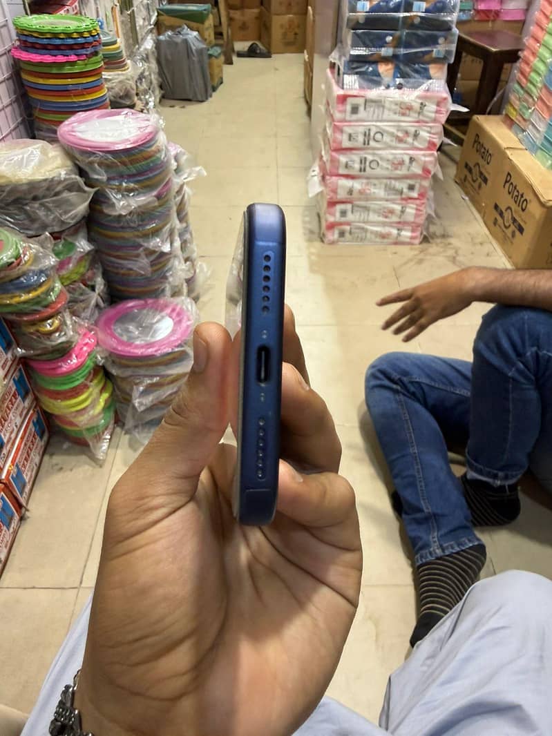 Apple iPhone 17 Pro Max 4