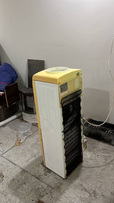 Nasgas water dispenser