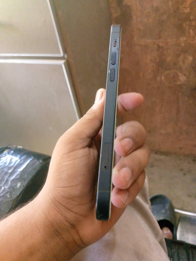 iPhone 12 3
