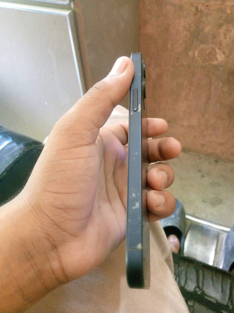 iPhone 12 4