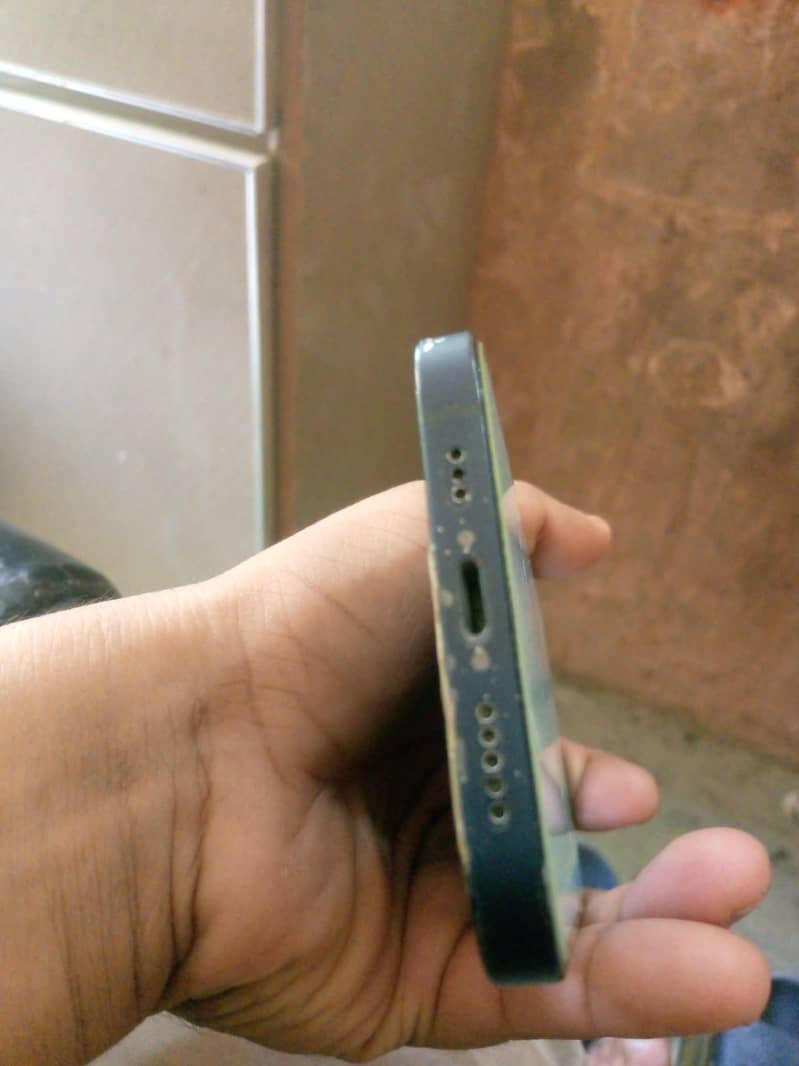iPhone 12 6
