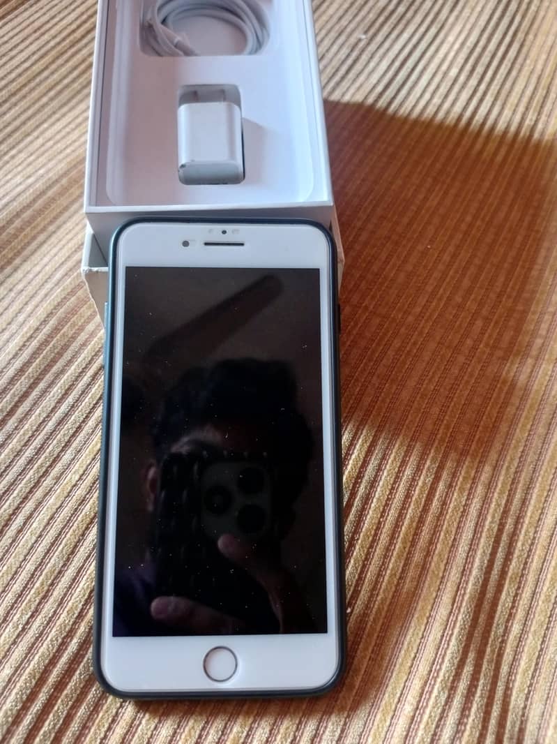 Apple iPhone 7 Plus 11