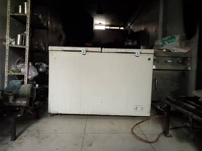 Only 6 years old freezer gud condition never repaired or gas refille