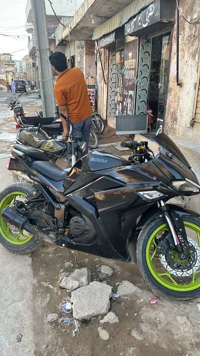 Honda CBR Style Sports Bike 2018 – Excellent Condition