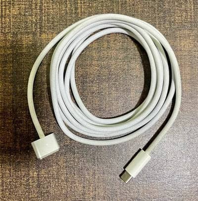 USB-C to Megasafe 3 Cable Orginal Used condition in 2 Meter length