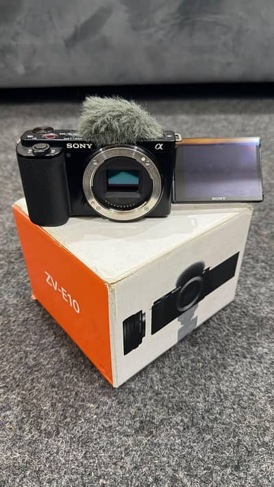 Sony ZV-E10 ( ZVE10 ) With Sigma 16mm Lense