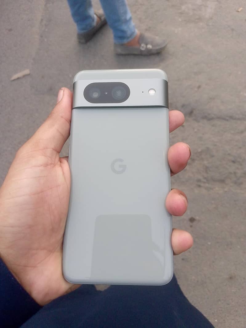 Google Pixel 8 4