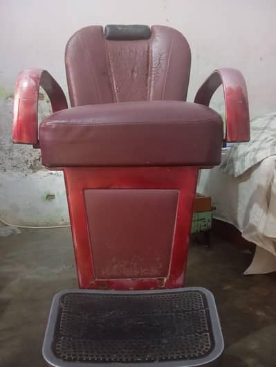 "Salon Barber Chair for Sale - Good Condition"