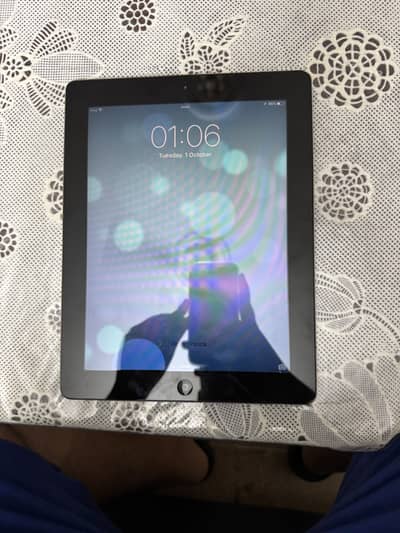 Apple Ipad 2-16gb with Box and Original charger