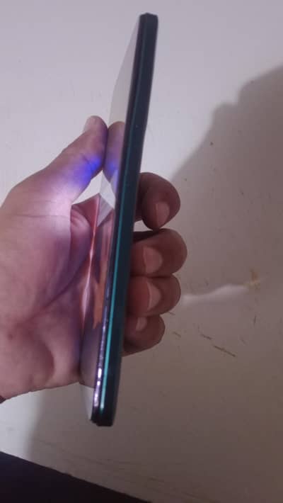Itel new 15 4/64 bahut acha phone hai  with charger