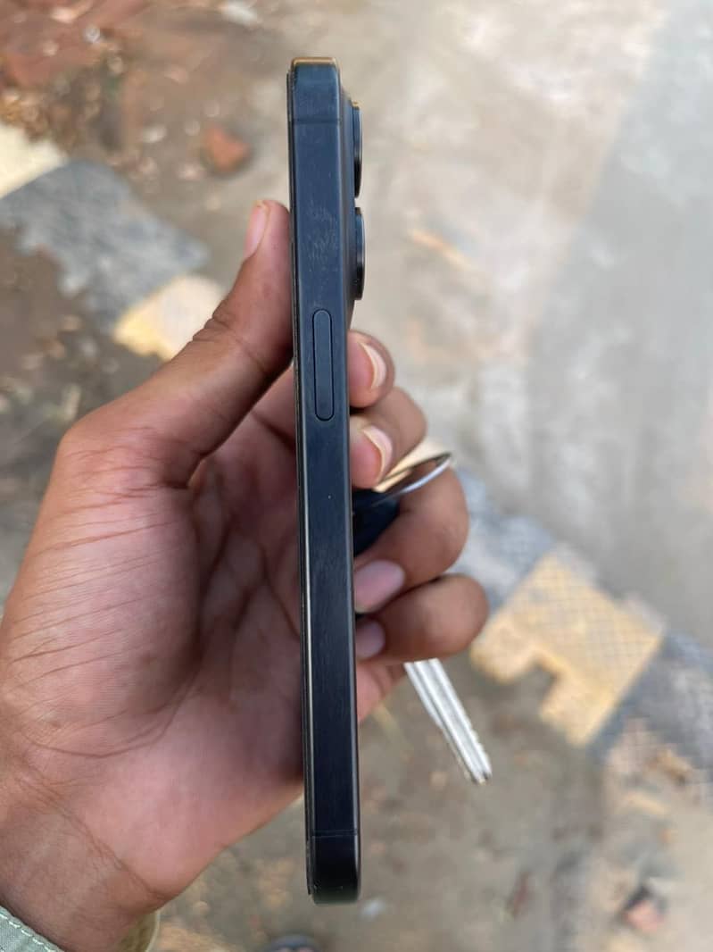 Apple iPhone 15 Pro 1